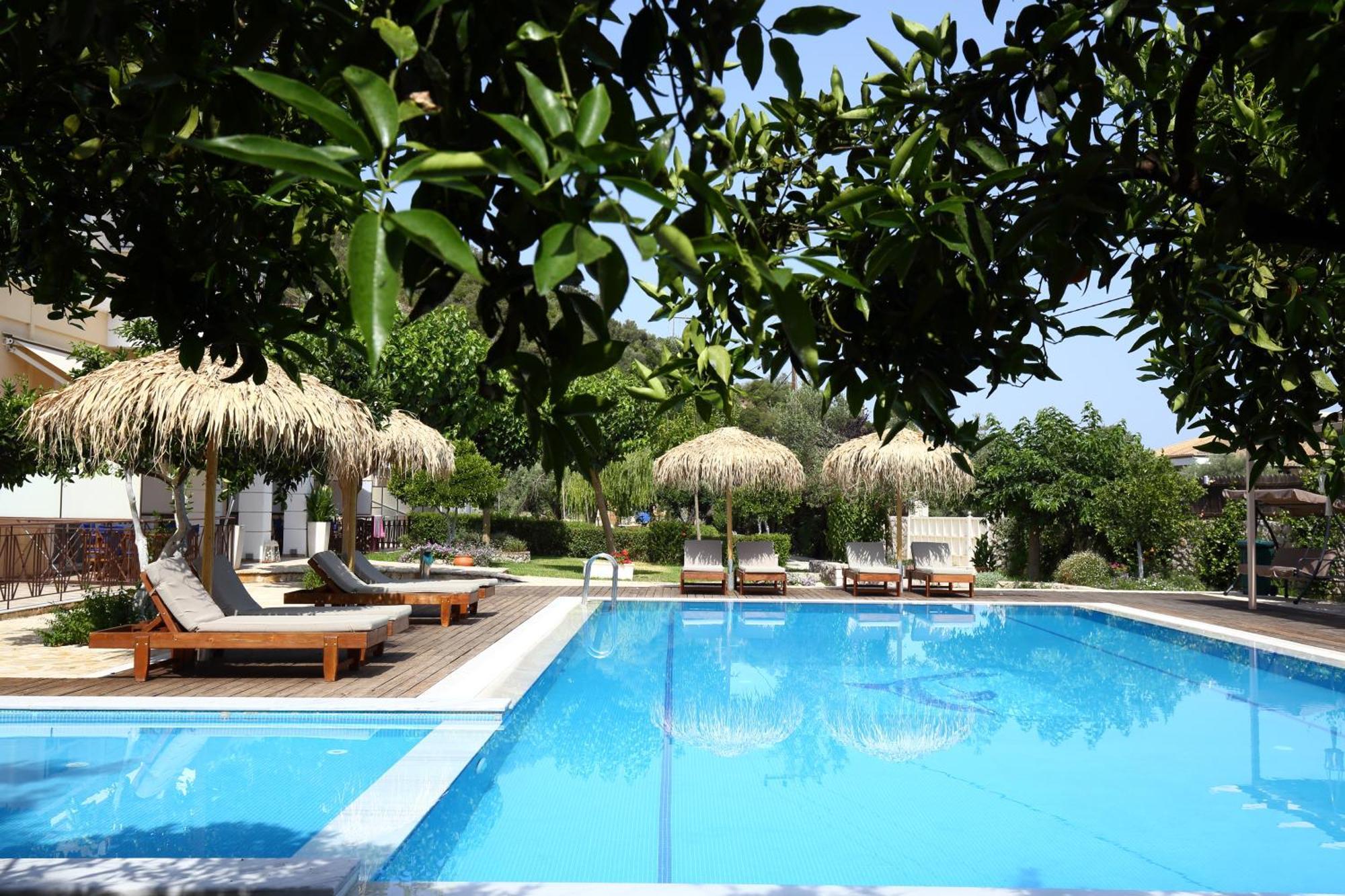 Aparthotel Avra 2*