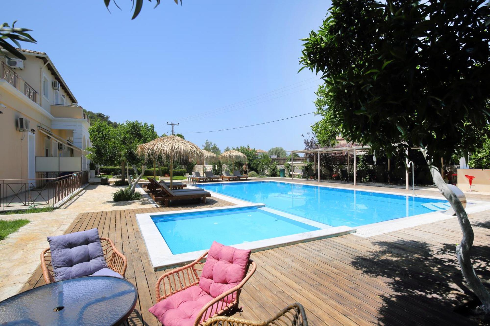 Avra Aparthotel 2*