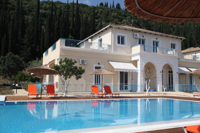 Avra Aparthotel 2*