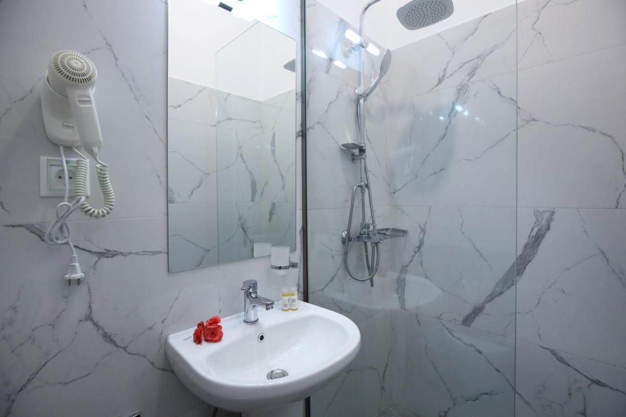 Aparthotel Avra